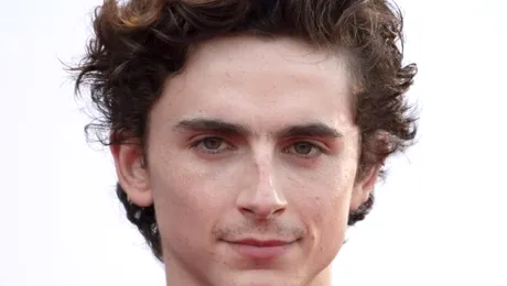 Timothée Chalamet a făcut publică prima imagine cu el în rolul Willy Wonka