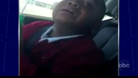 Băiețelul se roagă să nu fie arestat de polițiști, deși a greșit (Video)