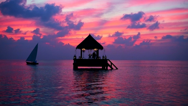 bungalou plutitor din Maldive