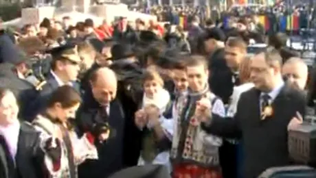 De cinci ani, Basescu are dansatoare… „prezidentiala”!