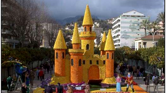 Celebrul castel Disney, realizat din citrice.