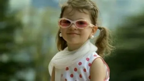 Imagini cu familia lui Pavel Stratan. Artistul foloseşte ”reţeta Cleopatra” pentru a-şi face şi fiul celebru -FOTO