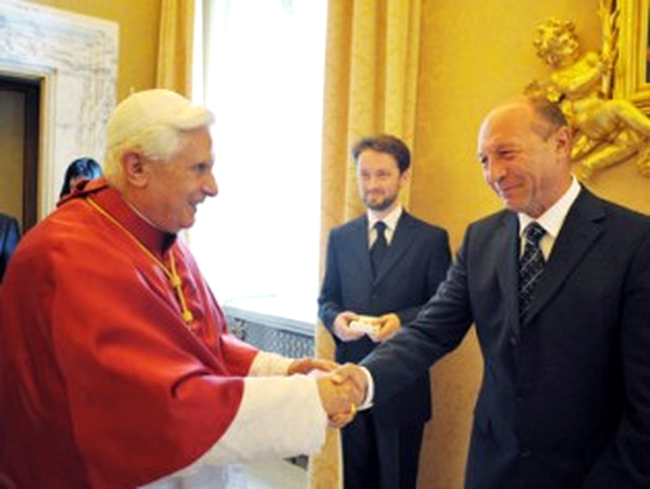 Basescu a fost acasa la Papa