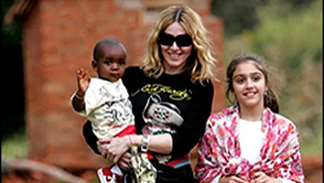 Madonna vrea sa infieze un copil „made in India”