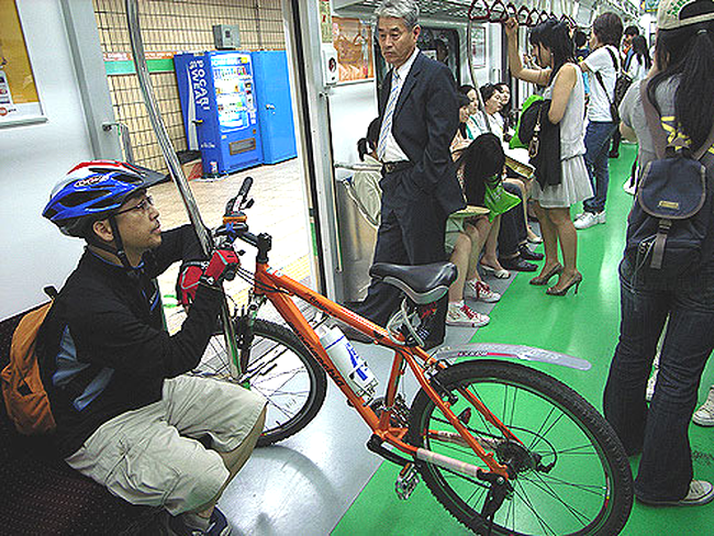 Ultimul vagon al metroului bucurestean ar putea gazdui biciclete si biciclisti, in week-end
