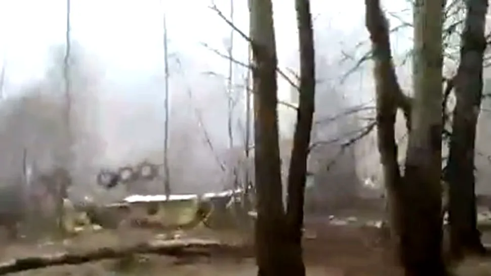 Imagini de dupa prabusirea avionului in care se afla presedintele polonez (Video)