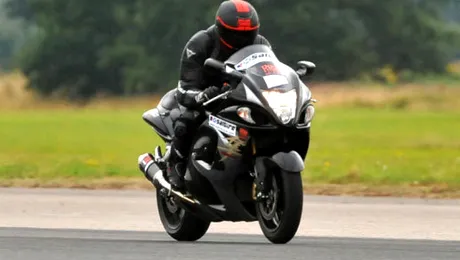 Un motociclist orb a stabilit un record de viteză