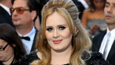 Adele plănuieşte un turneu în 2015