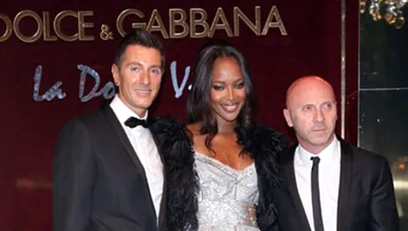 Naomi Campbell celebreaza 25 de ani de cariera in stil Dolce & Gabbana