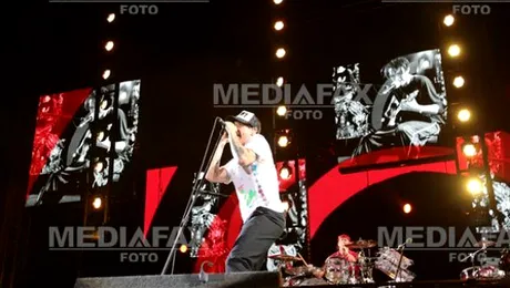 Red Hot Chili Peppers, show pentru 45.000 de oameni