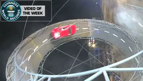 Un șofer chinez a condus prin cel mai mare loop din lume