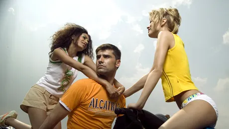 Barbatii prefera blondele ca amante si brunetele de neveste