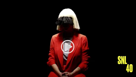 „Elastic Heart”, cel mai recent hit al Siei, a ridicat sala în picioare la „Saturday Night Live” (Video)