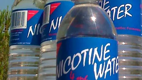 Vrei sa fumezi mai putin? Bea apa cu nicotina!