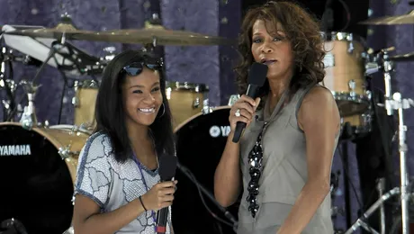 Fiica lui Whitney Houston a fost mutată într-un centru de reabilitare