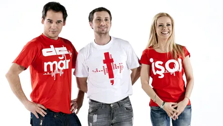 Simona Gherghe, Răzvan Simion şi Dani Oţil fac cel mai lung şnur de Mărţişor