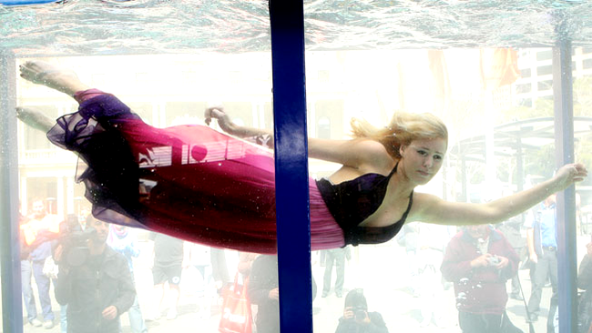 Prezentare de moda subacvatica