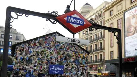 Hotelul din gunoi, atractia targului FITUR 2011 din Spania