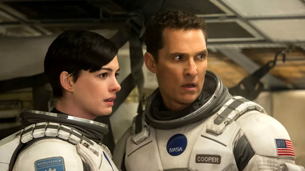 Matthew McConaughey şi Anne Hathaway în rolurile principale în ,,Interstellar: Călătorind prin Univers” 