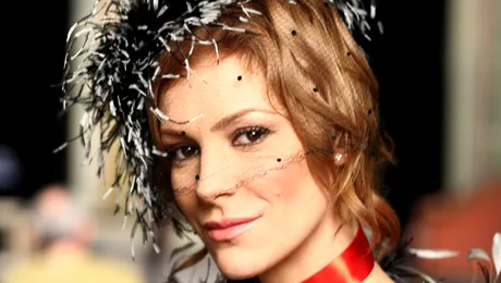 Roxana Ciuhulescu debuteaza in teatru (poze)