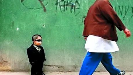 Omul care n-a mai crescut de la varsta de 2 ani (Poze)