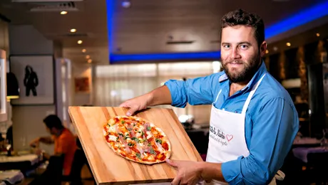 Cosmin Tudoran start în Bucureşti ca…pizzer!