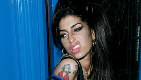 Amy Winehouse reîncepe concertele