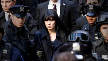 Angelina Jolie – Femeia fatală sub acoperire