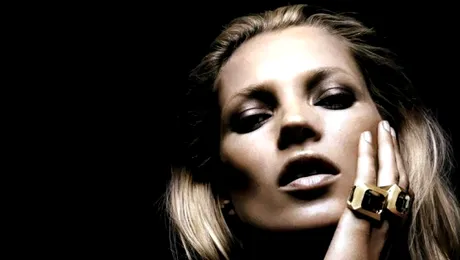 Kate Moss se transforma in lebada!