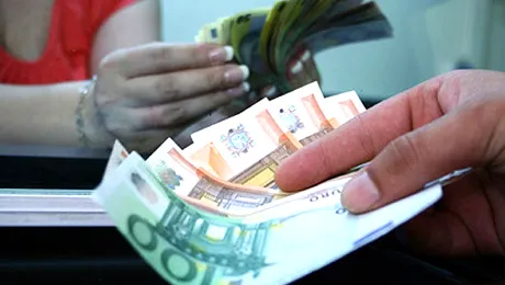 Euro nu mai e ce-a fost, mai are un pic si valoreaza doar 4 lei!