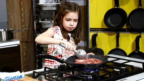 Piton prăjit, sushi panda şi steak de vită gătit de un copil