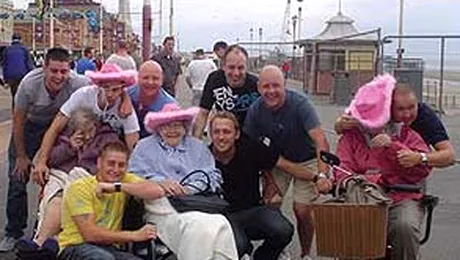 Ea e cea mai batrana membra Facebook si Twitter! (Poze)