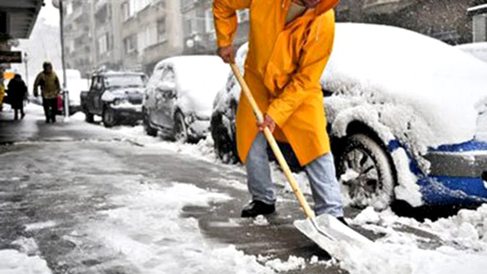 Amenzi pentru cei care nu curăță trotuarele de zăpadă și gheață
