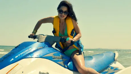 Oana Tache BAGĂ MARE la sporturi nautice!