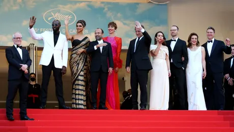 Festivalul de la Cannes s-a deschis cu vedete, un discurs al lui Zelenski și un film horror