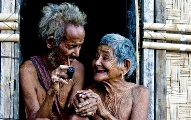 Cuplu de bătrâni