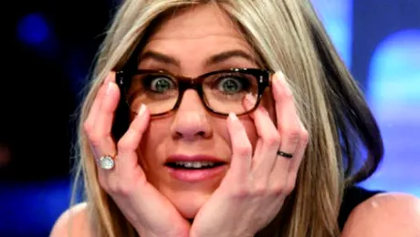 Cum le stă vedetelor cu ochelari!