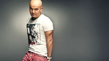 Cupidon l-a săgetat irevocabil pe Morris! Artistul a fost cerut în căsătorie de iubita sa!