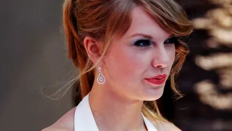 Billboard: Taylor Swift, desemnata „femeia anului 2011”