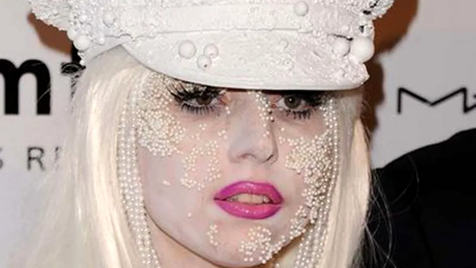 Lady Gaga, profesoara de arta si design vestimentar