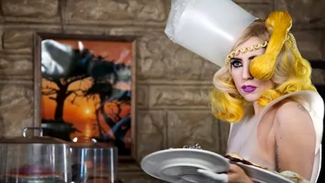 Lady Gaga i-a făcut cadou lui Beyonce un bici cu diamante