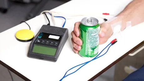 Terapia cu stimuli electrici ar putea ajuta persoanele paralizate sa miste din nou