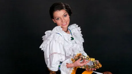 Nu o sa-ti vina sa crezi! Ea e singura cantareata din Romania care canta pe 2 voci in acelasi timp!