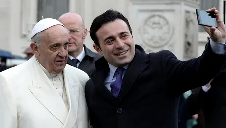 Papa Francisc face selfie