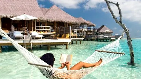 Cele mai absurde nemulţumiri ale turiştilor în vacanţe. „Era prea mult nisip pe plajă.”