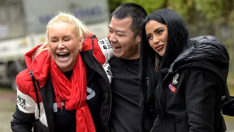 Vica şi Daniela Crudu i-au cucerit pe asiatici -FOTO