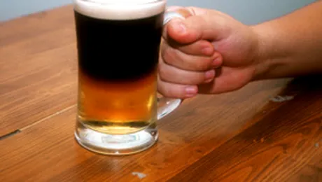 O bere la baiatu’!