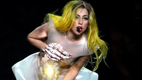 Fabrica de bani Lady GaGa