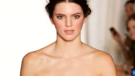 A avut cea mai bună profesoară! Sora minoră a lui Kim Kardashian, fără haine pe Twitter