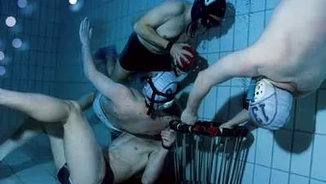 Stiai ca rugby-ul se practica si subacvatic? (Poze & Video)